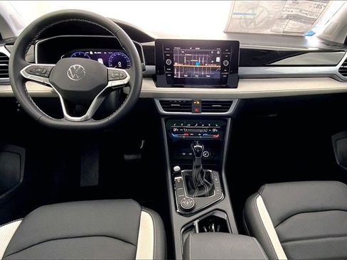 New 2026 Volkswagen Taos SEL image 6