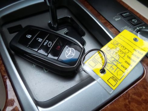 Used 2013 Toyota Land Cruiser image 6