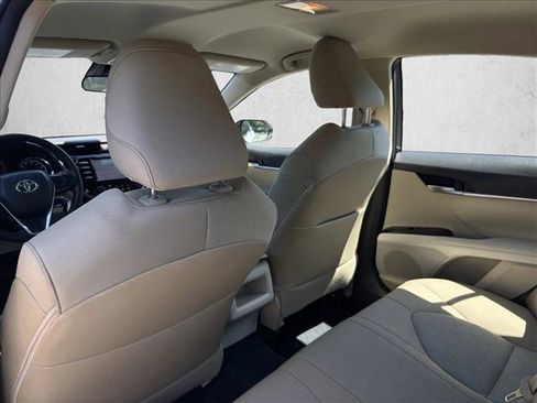 Used 2018 Toyota Camry LE FWD image 14
