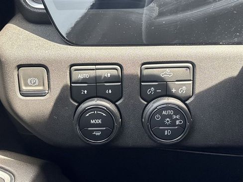 Used 2023 Chevrolet Silverado 1500 RST AWD/4WD image 18