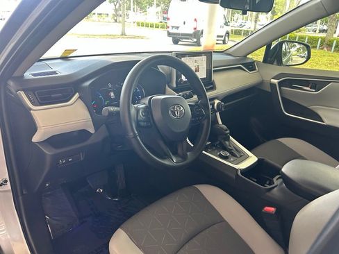 Used 2025 Toyota RAV4 XLE AWD/4WD image 7