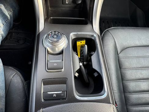 Used 2018 Ford Fusion SE w/ Fusion SE Technology Package FWD image 23
