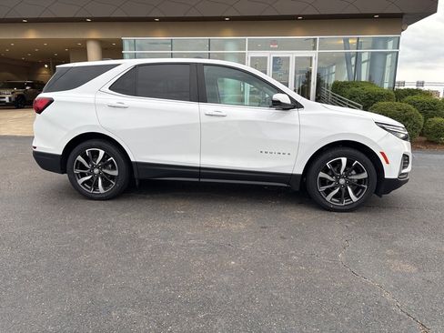 Used 2022 Chevrolet Equinox LT image 3