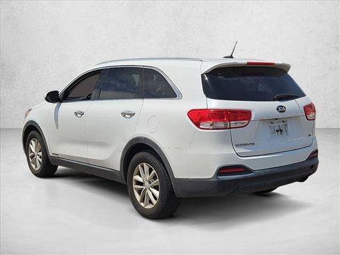 Used 2017 Kia Sorento AWD image 8