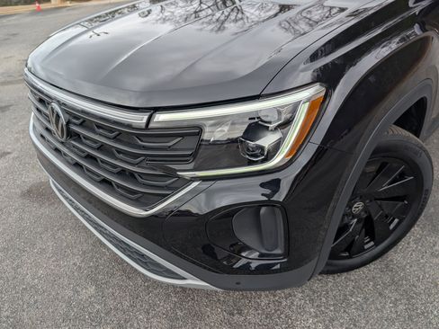 Used 2024 Volkswagen Atlas Cross Sport SE image 13