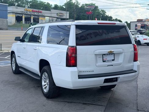 Used 2018 Chevrolet Suburban LT RWD image 4