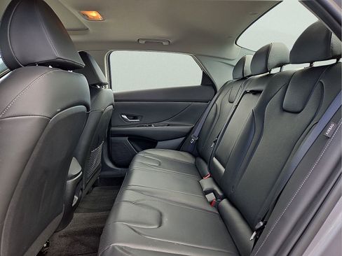 Used 2024 Hyundai Elantra Limited FWD image 10