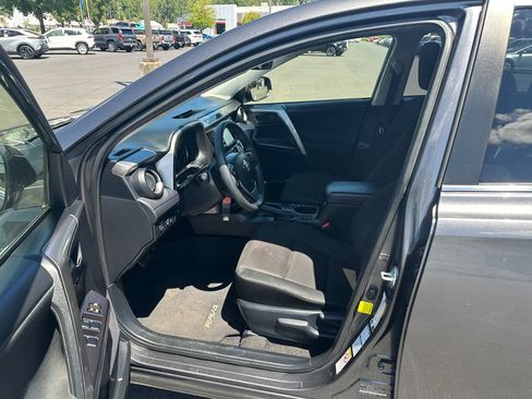 Used 2017 Toyota RAV4 LE w/ Carpet Mat Package AWD/4WD image 13