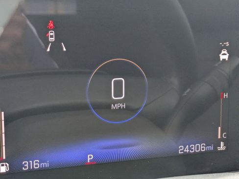 Used 2025 Chevrolet Trax LT w/ LT Convenience Package image 15