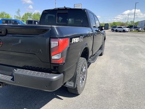 Used 2023 Nissan Titan PRO-4X AWD/4WD image 14