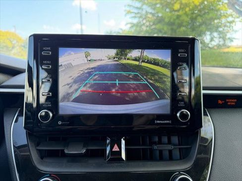 Used 2021 Toyota Corolla LE FWD image 21