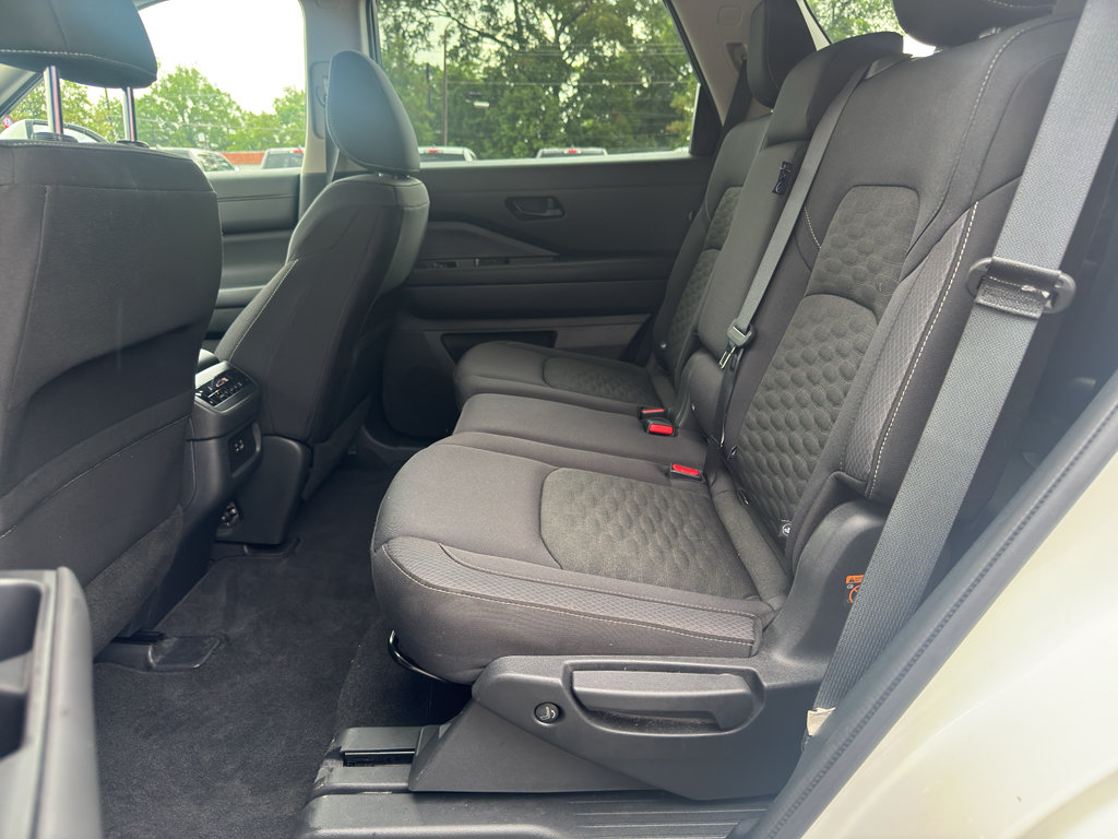 Used 2024 Nissan Pathfinder SV FWD image 17