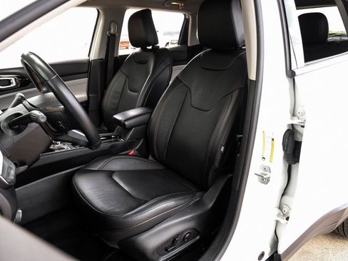 Used 2022 Jeep Compass Limited image 8