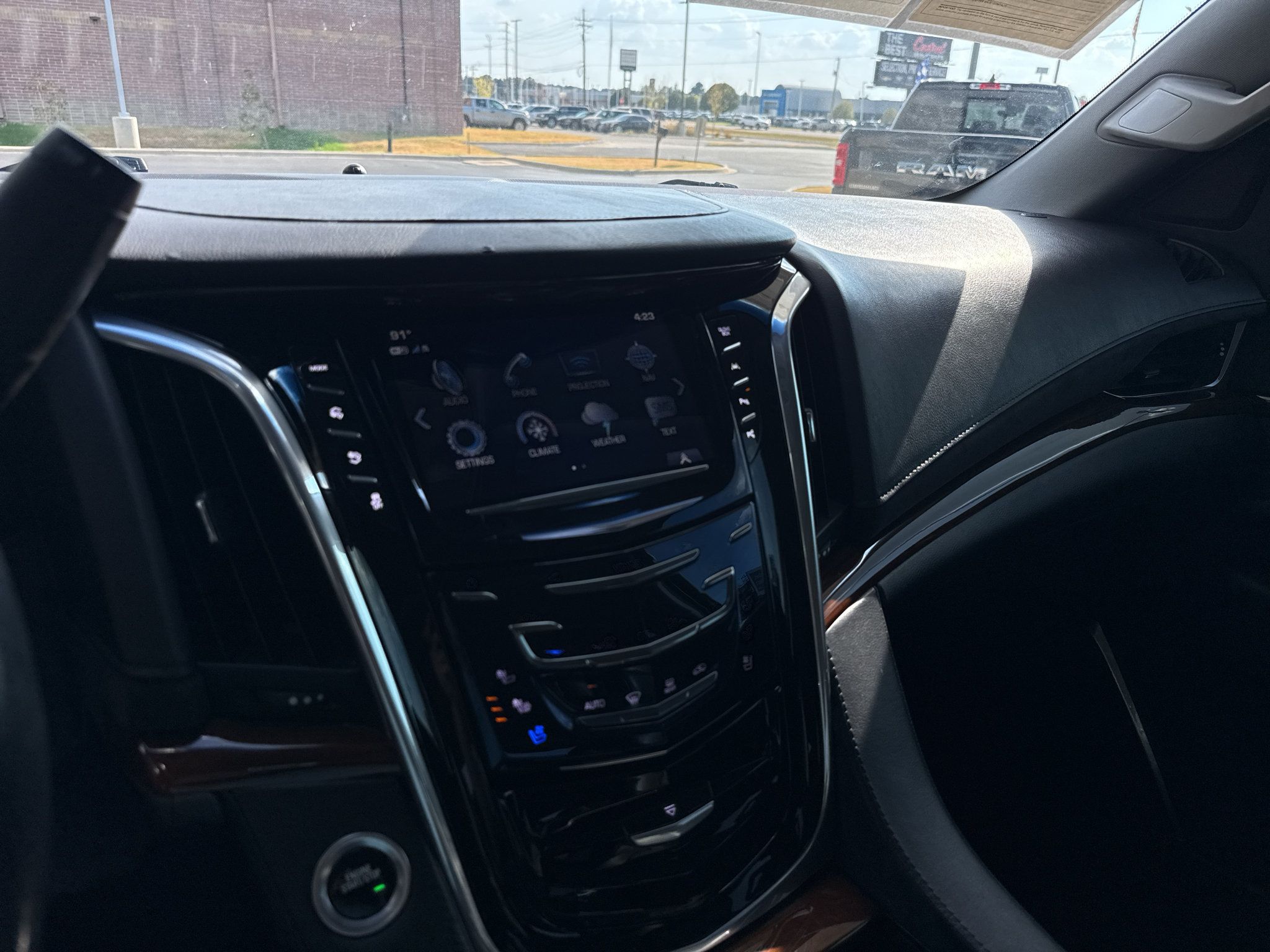 Used 2018 Cadillac Escalade Luxury AWD/4WD image 24