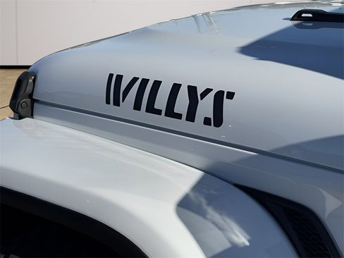 Used 2024 Jeep Gladiator Willys image 37