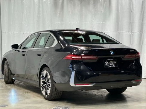 Certified 2025 BMW 530i xDrive w/ Premium Package image 4