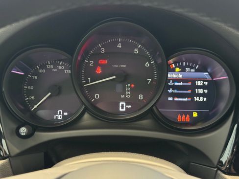 Used 2025 Porsche Macan image 16