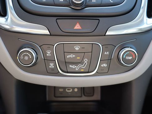 Used 2020 Chevrolet Equinox LS w/ LS Convenience Package FWD image 22