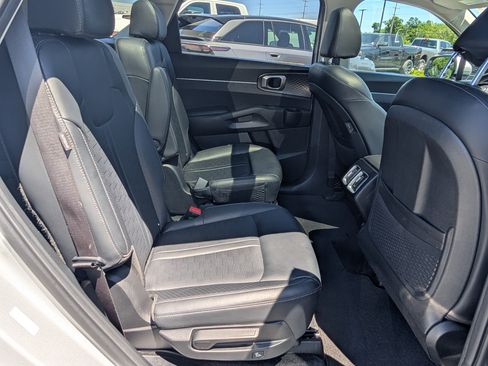 Used 2025 Kia Sorento EX w/ EX Panoramic Sunroof Package AWD/4WD image 11