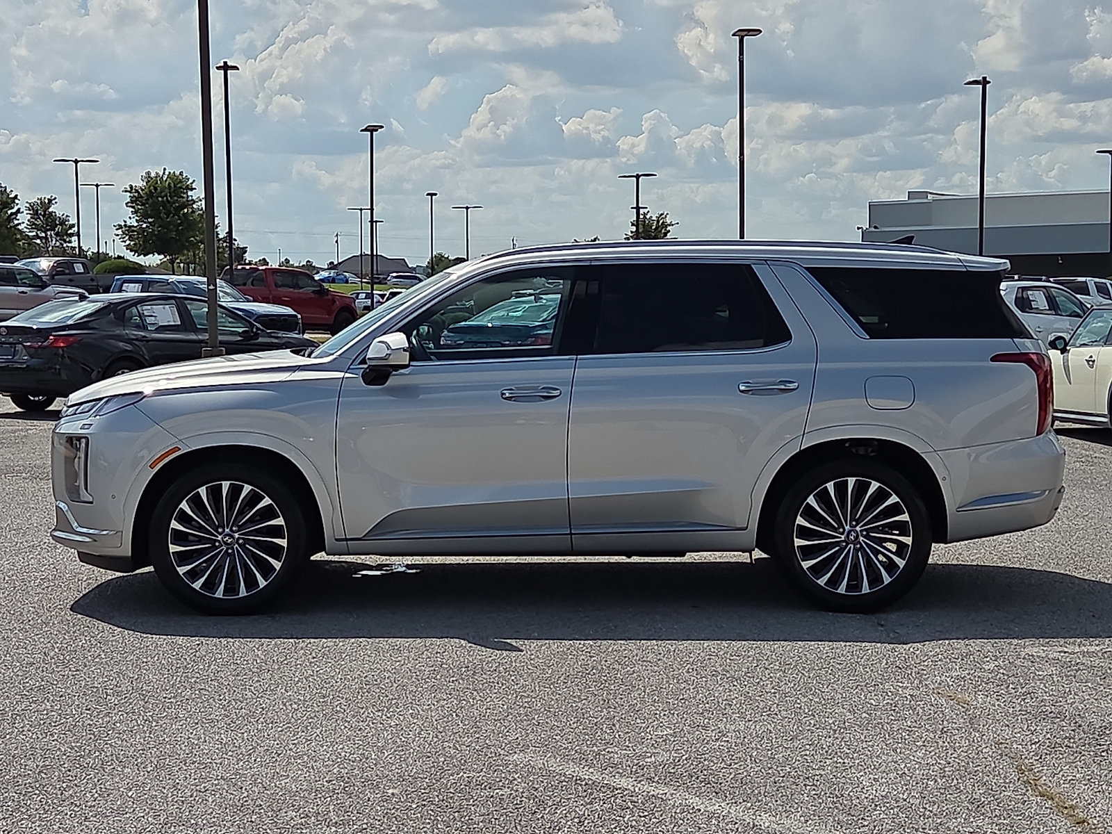 Used 2025 Hyundai Palisade Calligraphy AWD/4WD image 3