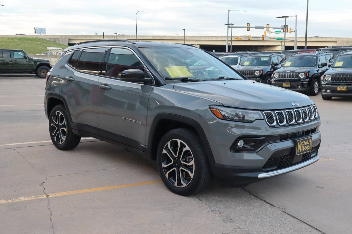Used 2024 Jeep Compass Limited AWD/4WD image 4