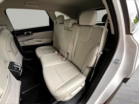 Used 2025 Kia Sorento S AWD/4WD image 21