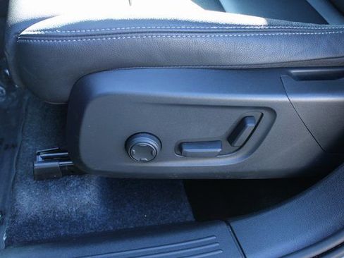 Used 2025 Volvo XC40 B5 Plus image 14