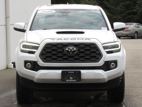 Certified 2020 Toyota Tacoma TRD Sport w/ TRD Premium Sport Package AWD/4WD image 3