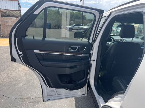 Used 2018 Ford Explorer Limited w/ Equipment Group 301A AWD/4WD image 15