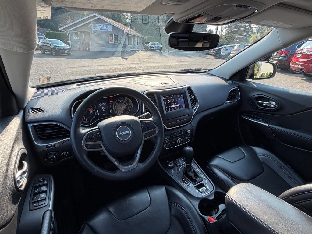 Used 2019 Jeep Cherokee Latitude Plus w/ Comfort/Convenience Group AWD/4WD image 24