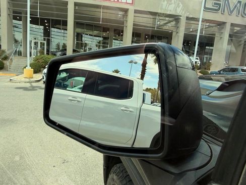 Used 2022 GMC Sierra 1500 Elevation w/ Elevation Premium Package AWD/4WD image 9