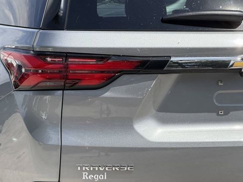 Used 2023 Chevrolet Traverse LS FWD image 8