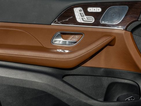 Certified 2025 Mercedes-Benz GLS 450 4MATIC image 21