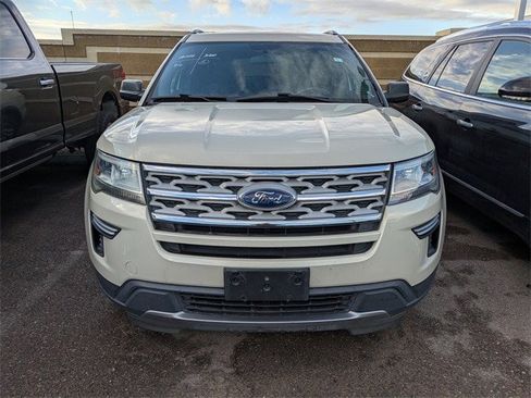 Used 2018 Ford Explorer XLT image 6