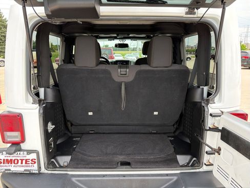 Used 2018 Jeep Wrangler Sport AWD/4WD image 9