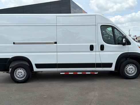 Used 2025 RAM ProMaster 2500 w/ Convenience Group FWD image 4