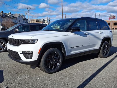 New 2025 Jeep Grand Cherokee Limited image 3