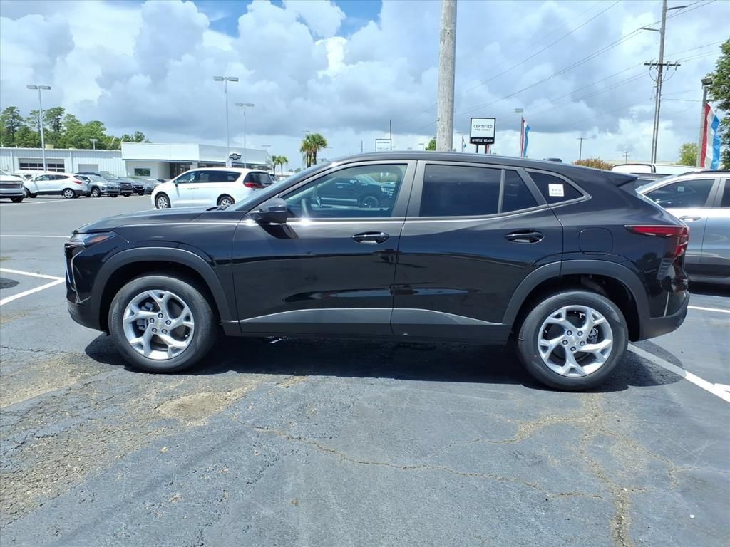 New 2026 Chevrolet Trax LS w/ LS Convenience Package FWD image 6