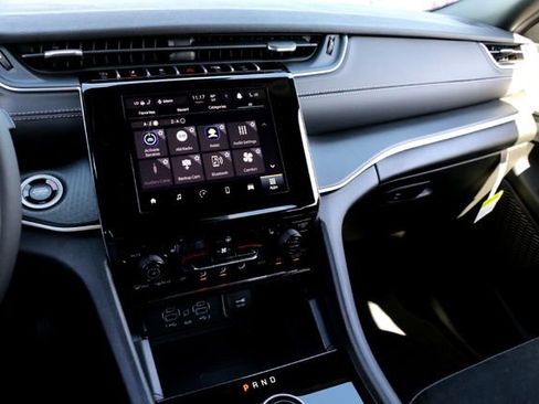 New 2025 Jeep Grand Cherokee L Altitude image 13