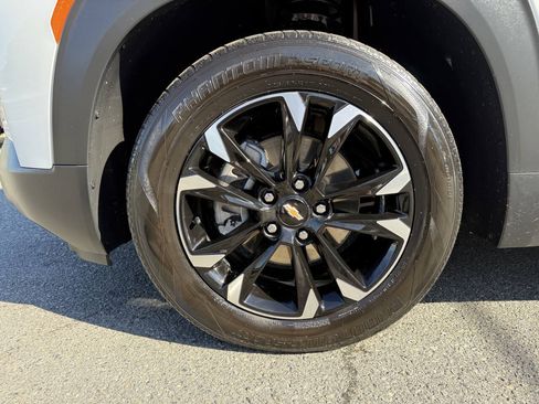 Used 2021 Chevrolet TrailBlazer LT w/ Premium Seating Package FWD image 23