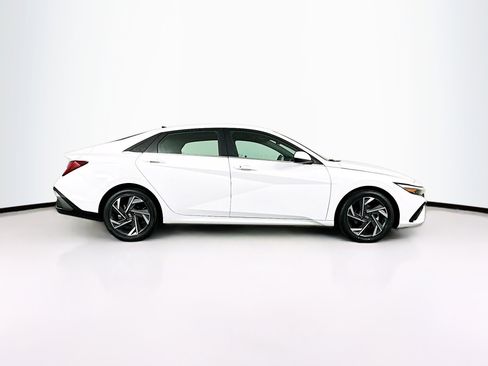 Used 2025 Hyundai Elantra SEL image 10
