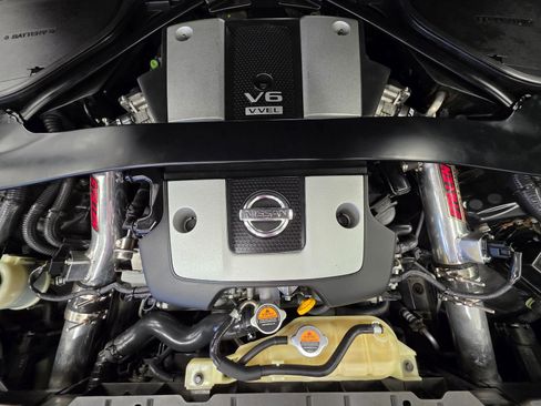 Used 2015 Nissan 370Z w/ Sport Package image 3