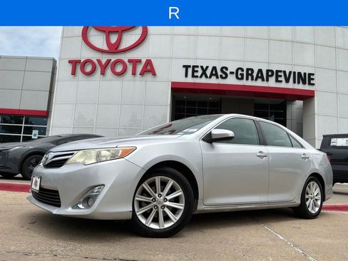 Used 2013 Toyota Camry XLE FWD image 2
