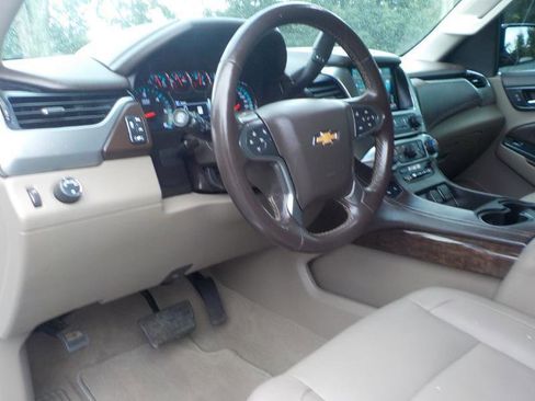 Used 2019 Chevrolet Suburban LT RWD image 12