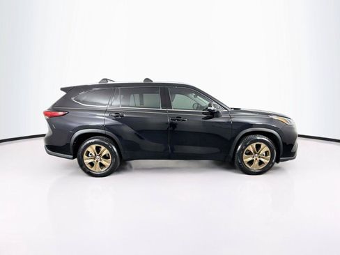Used 2022 Toyota Highlander Bronze Edition FWD image 10