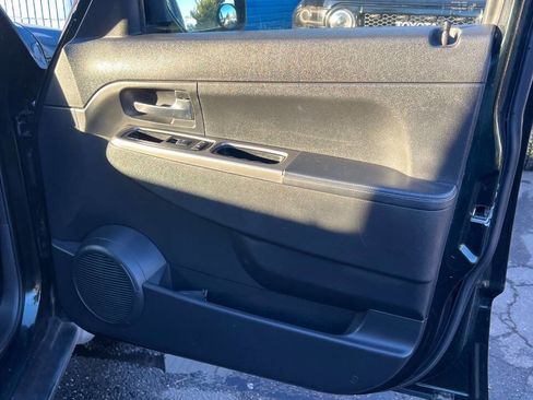 Used 2011 Jeep Liberty Renegade w/ Navigation Convenience Group image 22