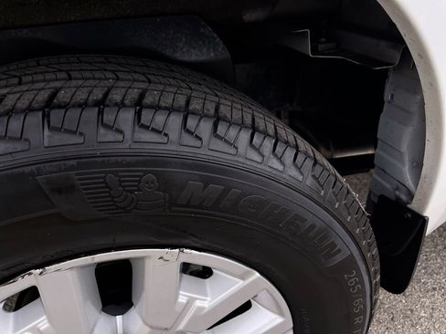 Used 2024 Nissan Frontier SV w/ SV Convenience Package image 12