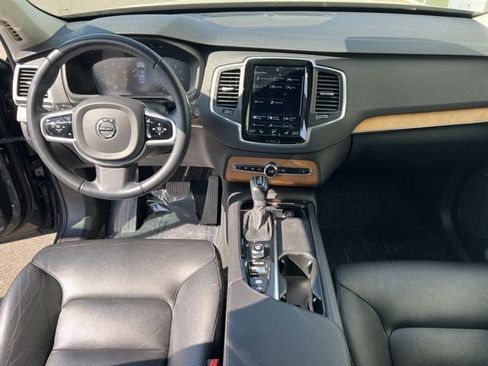 Used 2021 Volvo XC90 T5 Momentum w/ Protection Package Premier image 8