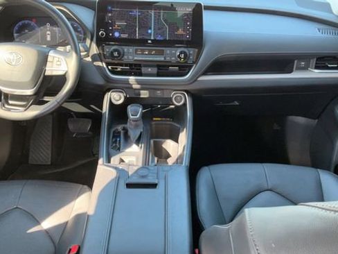 Used 2024 Toyota Grand Highlander Limited image 15