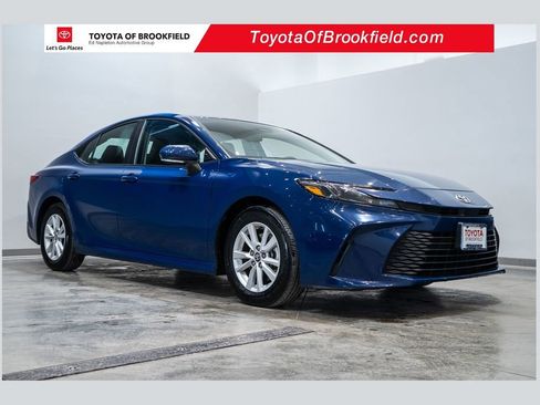 Used 2025 Toyota Camry LE image 1